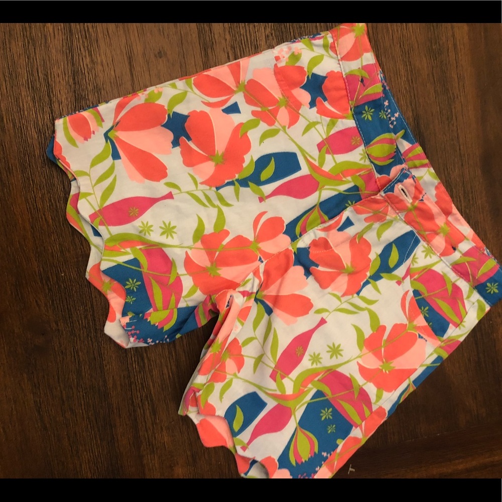 Ruffle butt shorts like new size 8